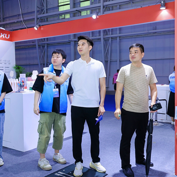 台博会客户产品咨询-大银塑胶