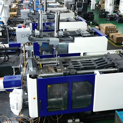 大银塑胶-注塑模具加工车间