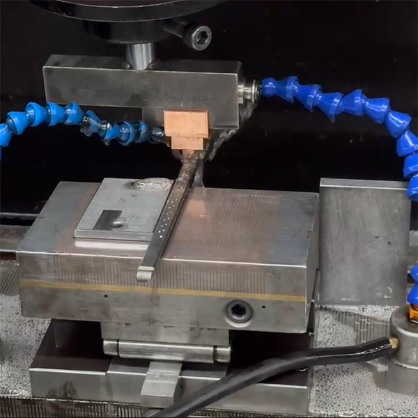 大银塑胶-开模注塑模具加工