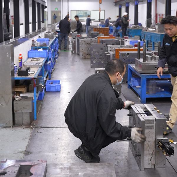 大银塑胶-塑胶餐具模具制造厂