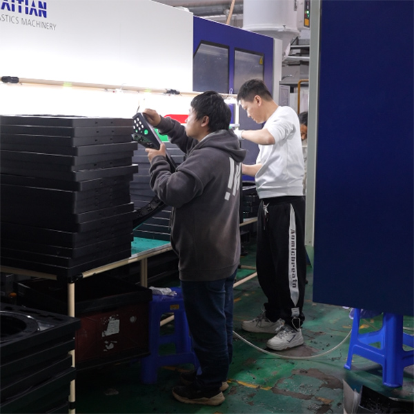 大银塑胶-东莞扫地机模具设计