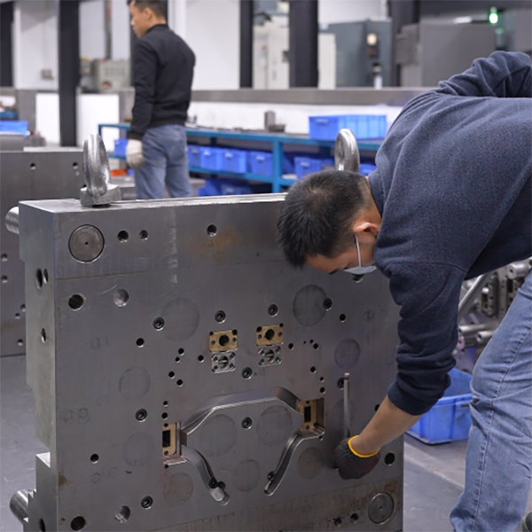 大银塑胶-家用扫地机模具注塑供应