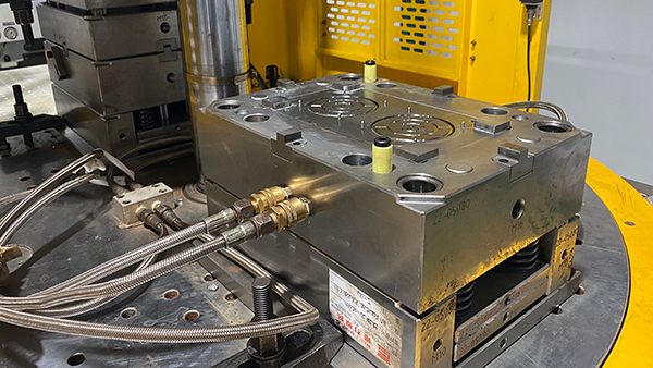 塑料模具制造厂家如何拓展国际视野？