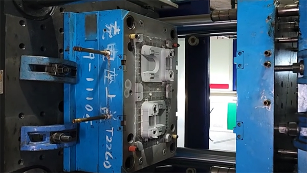 注塑件生产工厂分享如何做注塑加工作业员