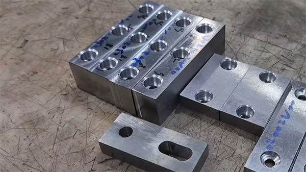 塑料模具的制作怎么找出颜色和光缺陷？