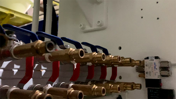 模具制造定制服务如何替换相同材料的不同颜色？