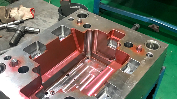 扫地机塑胶模具定做模架应当考虑哪些因素？