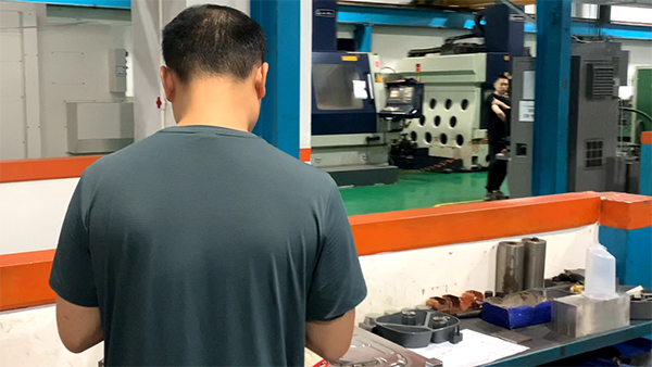 自动化模具制造产业越来越离不开的特点