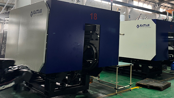 注塑模具技术应用如何防止模具粘滞弯折？