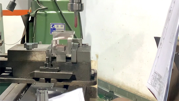 定制扫地机器人的排气不良和模板胀模影响方面