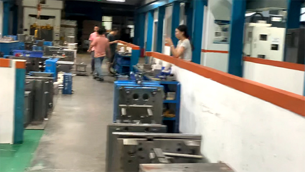 简化注塑模具设计中开发模具注意事项