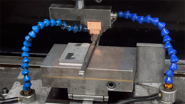 复杂形状注塑模具设计如何评价塑料成型的流动性？