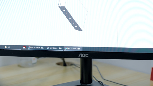 现代扫地机器人定制介绍嵌件预热和脱模剂