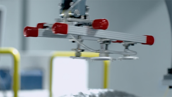 全自动扫地机代工产品出现色差的原因和解决方法