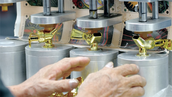 广东扫地机器人odm制品粘前模及解决方法