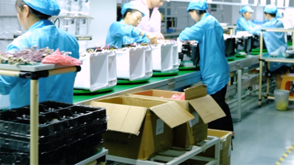 干粮宠物喂食器厂家如何解决熔体逆流造成的“回包”问题