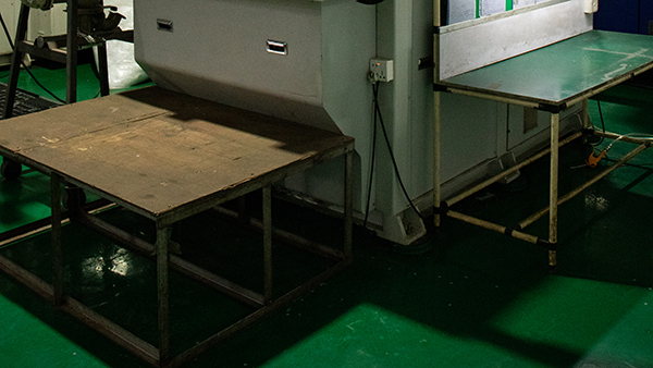 快来看看防潮宠物喂食器模具的保温是怎样的