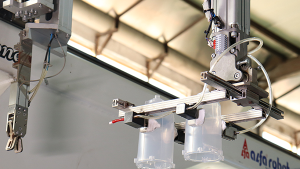 远程宠物喂食器