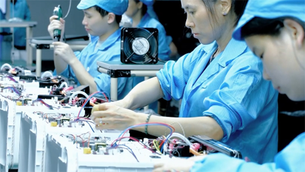 语音互动宠物喂食器关键的热流道塑胶模具设计步骤