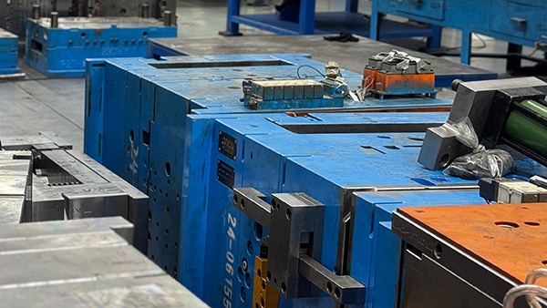 AI智能喂食器设计凸模与压边圈的导向设计要点