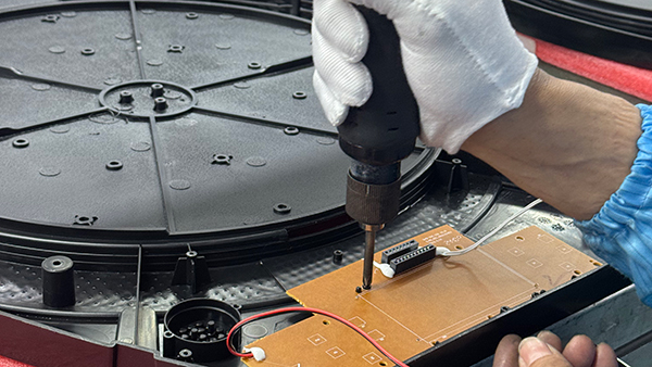 大容量宠物喂食器模具加工设计的要求