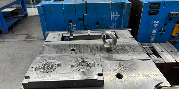 易清洁宠物喂食器