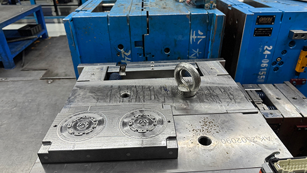 大型塑胶模具注塑