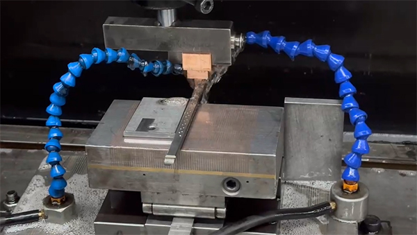 东莞订制塑胶模具厂