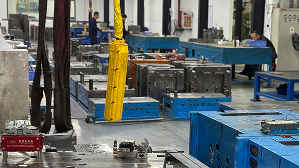 东莞扫地机开模注塑加工在生产时如何防止高聚物降解