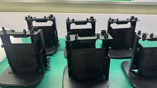 清洁家电模具注塑加工时应该怎么设计中孔？