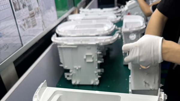 塑胶餐具模具厂如何降低塑料加工成本