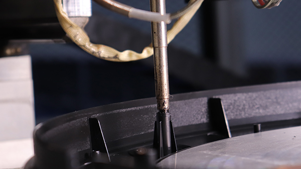 注塑机器人模具厂采用小浇口的优点有哪些