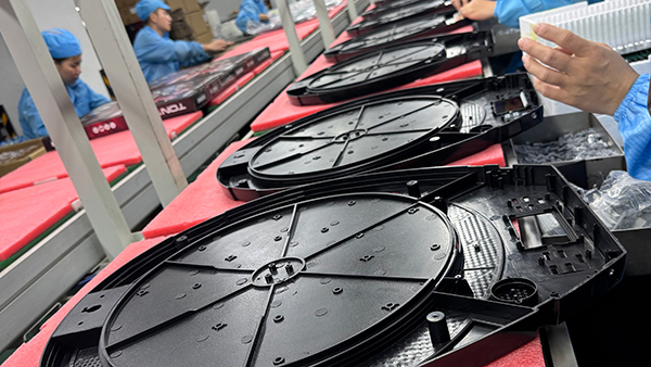 塑胶模具加工哑光面注塑件出现光斑时的处理办法