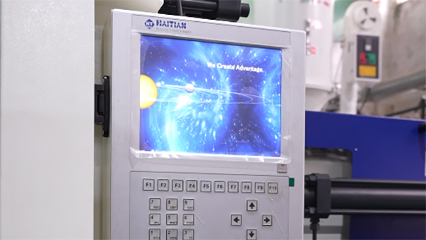 东莞塑胶模具生产商简单谈谈塑料分解的压力、速度微调法