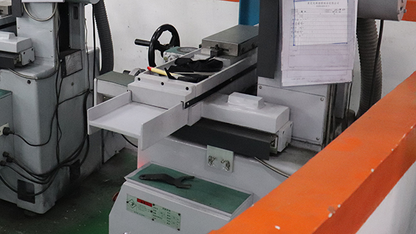 注塑机生产加工