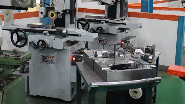 微型注塑成型加工产品出现顶白的原因特别要注意