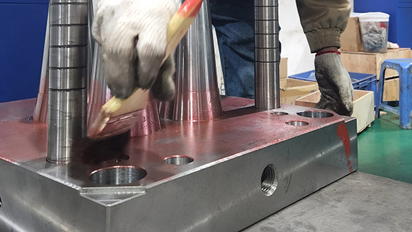 东莞做注塑比较好的厂出现注塑件混色严重时的解决措施