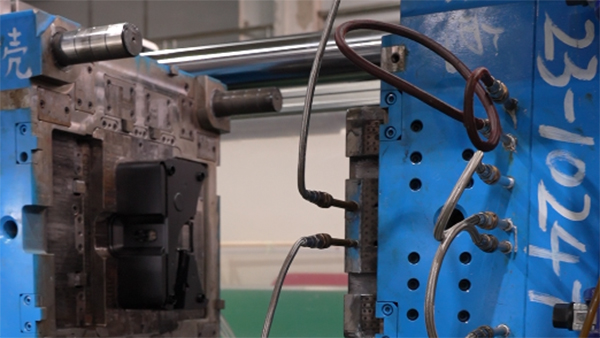 东莞扫地机开模注塑加工厚壁注塑件缩水难题的解决技巧