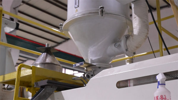 扫地机注塑定制大平面塑件变形问题的解决技术