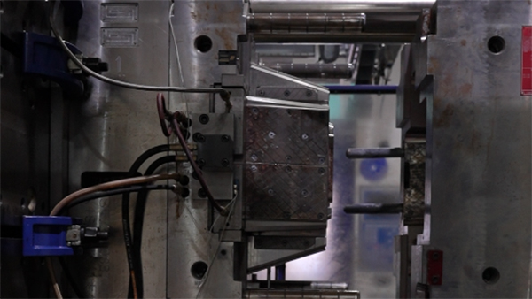 扫地机开模代加工注塑件外表面在柱位缩凹解决措施