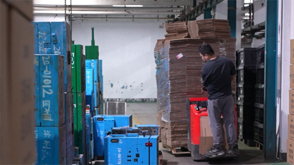 扫地机器人odm代工细谈注塑机运行过程中的注意事项