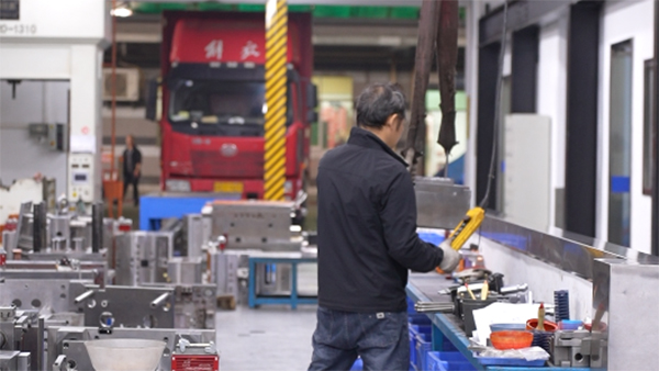 展开说说模具制造定制厂家影响产品质量的原因