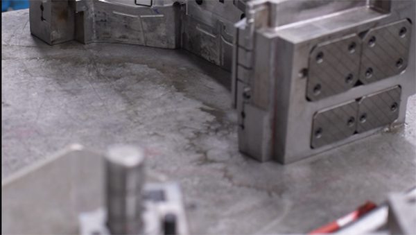 扫地机注塑公司代工说说注塑件上的模具结构成型痕迹