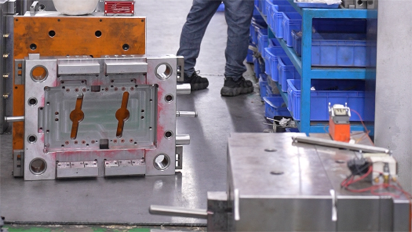 塑胶餐具模具加工简单分享抽芯机构的分类方式