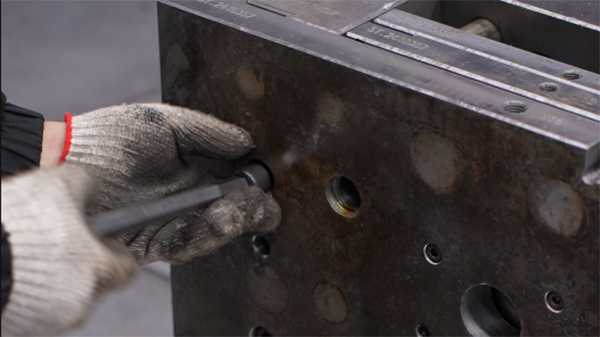 东莞塑胶餐具模具厂