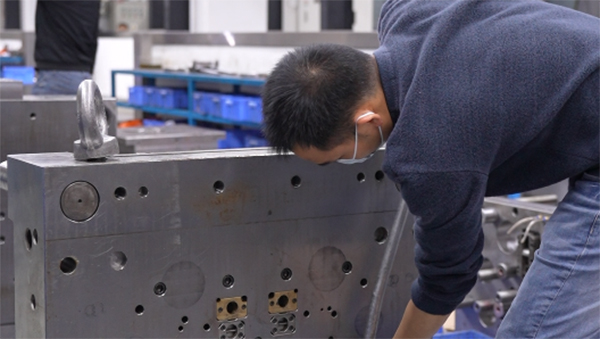 广东塑胶餐具模具为您分享浇口的形式和应用