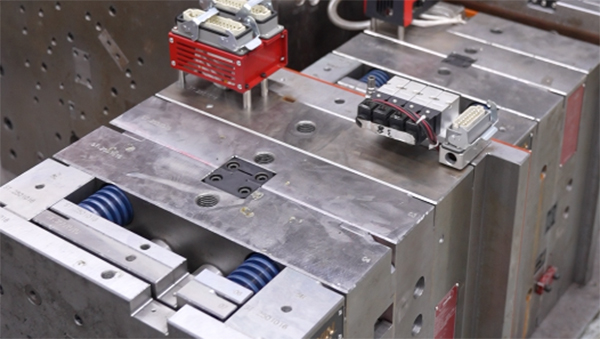 塑胶餐具模具注塑厂为您分享浇口套的重要性