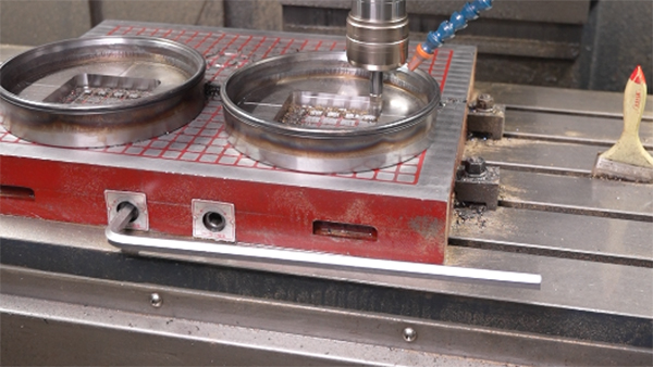 塑胶餐具模具制造简单说说模具调试钳工基础技能