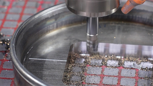 东莞市塑胶餐具模具如何解决连续模跳废料难题