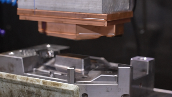 智能扫地机注塑定制之认识什么是阳极模具